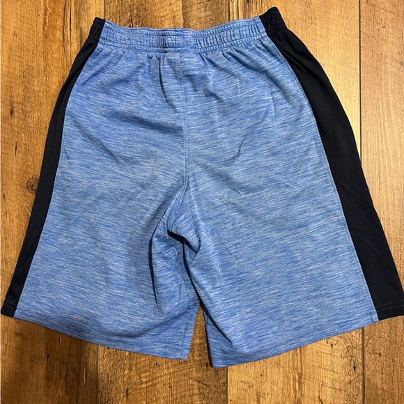 Under Armour Boys Bundle, size Medium - Picture 3 of 16